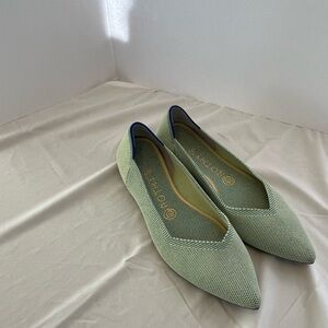 Rothy's Pointed Toe Ballet Flats in Light Mint Green size 8-8.5